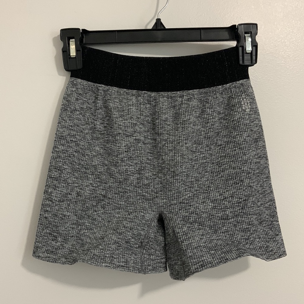 NWOT FP Movement Prajna Bike Shorts Heather Grey - Picture 5 of 12